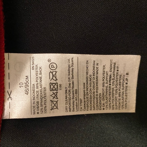 Fun scallop edge skirt from banana republic - Picture 6 of 6